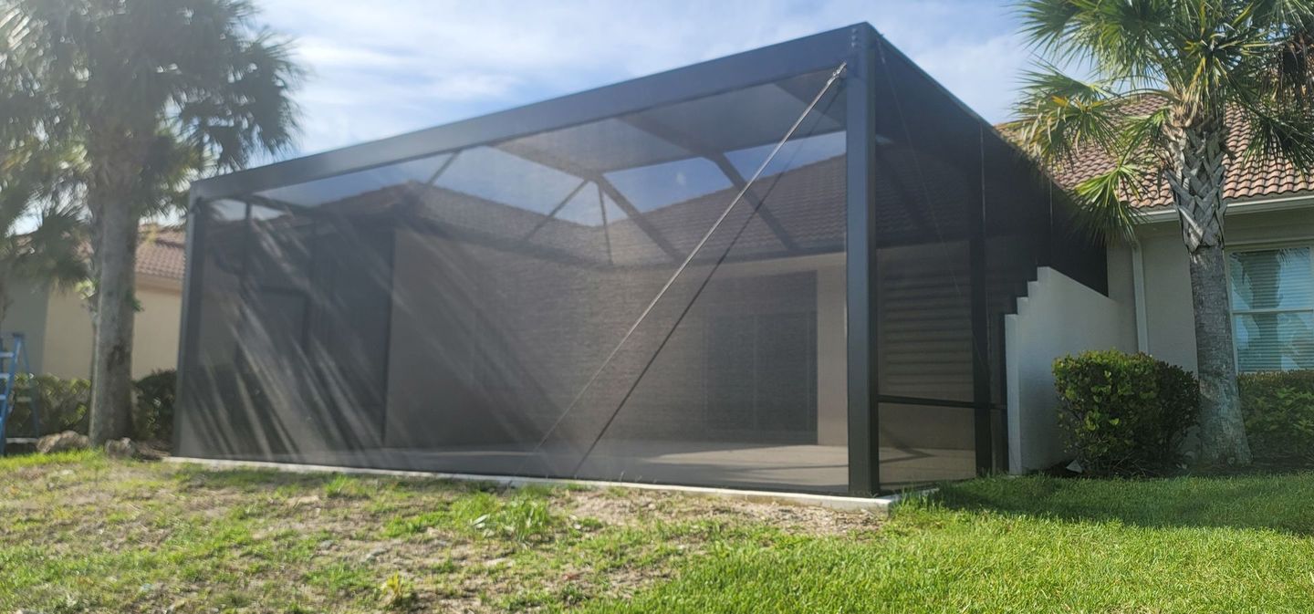 Wide-view custom pool enclosure