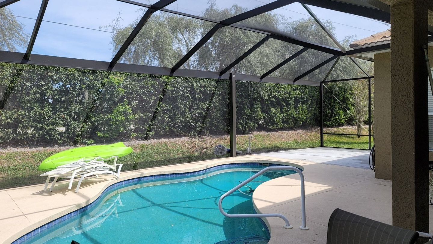 Finished screened lanai room
